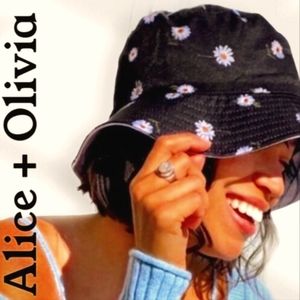Alice + Olivia  Reversible bucket hat